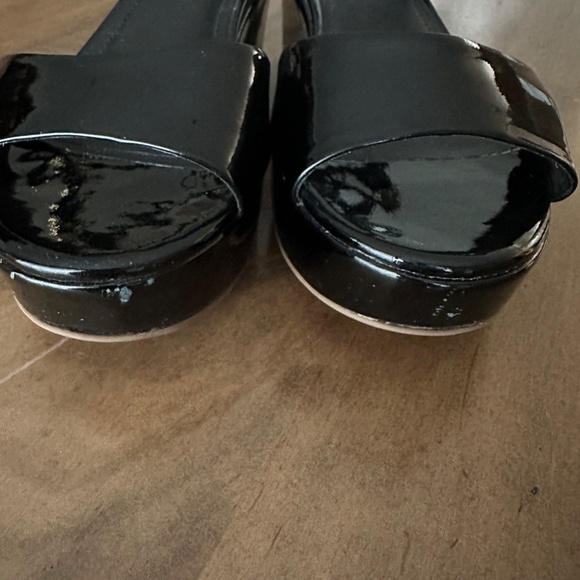 Tory Buch Black Patent Leather Wedge Sandals - Picture 3 of 7